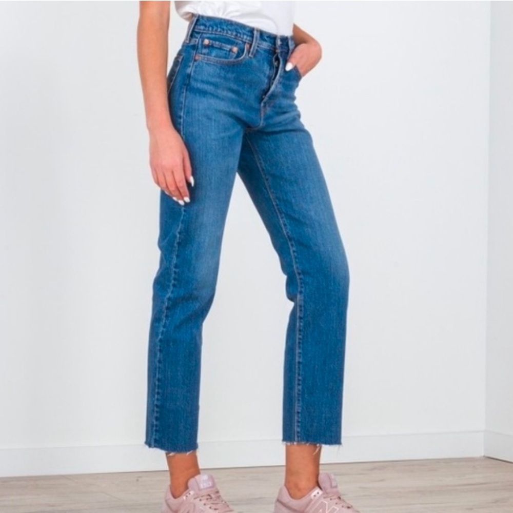 Wedgie Fit Straight Women's Jeans - Jive Stonewash
Size: 27W x 26L